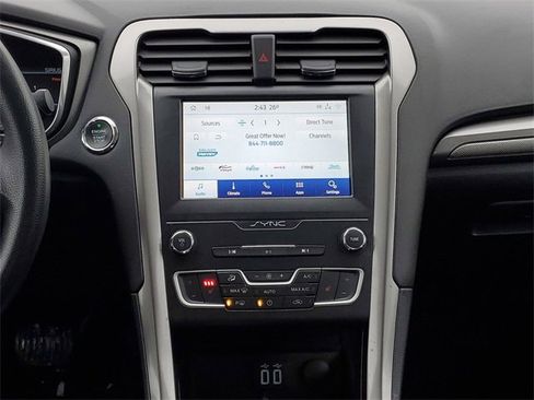 Used 2020 Ford Fusion SE image 25