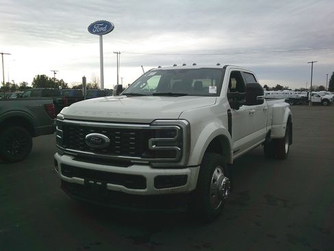 Used 2025 Ford F450 Platinum w/ FX4 Off-Road Package image 1