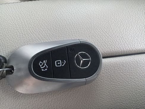Used 2025 Mercedes-Benz C 300 Sedan image 28