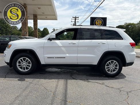 Used 2019 Jeep Grand Cherokee Laredo AWD/4WD image 3