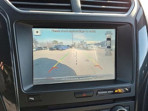 Certified 2018 Ford Explorer XLT w/ Equipment Group 202A image 17