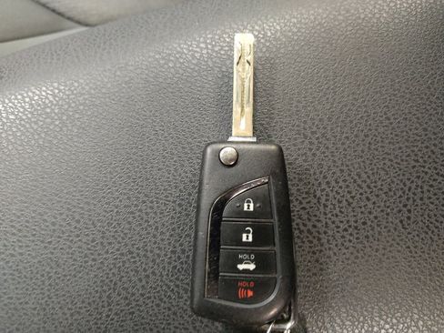 Used 2021 Toyota Camry LE FWD image 32