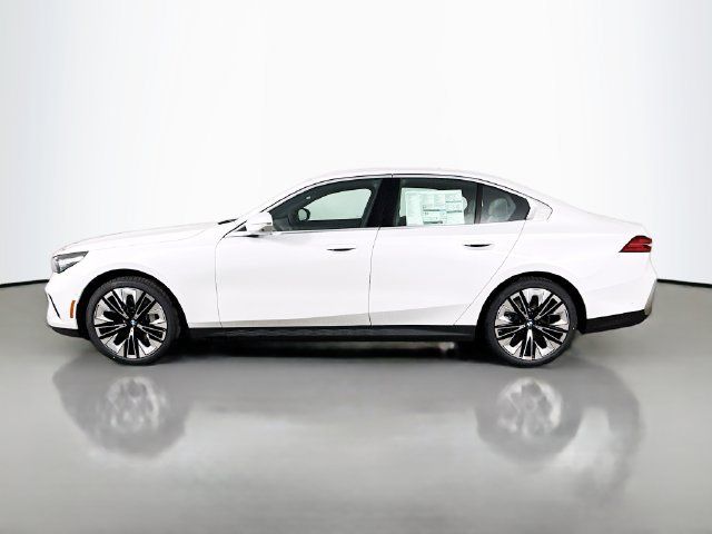 Used 2026 BMW 530i xDrive w/ Premium Package AWD/4WD image 4