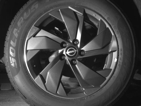 Used 2025 Nissan Rogue SV FWD image 15