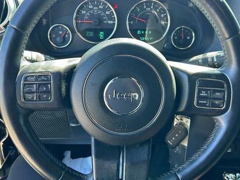 Used 2017 Jeep Wrangler Rubicon w/ Connectivity Group AWD/4WD image 19