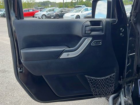 Used 2014 Jeep Wrangler Unlimited Rubicon w/ Dual Top Group image 9