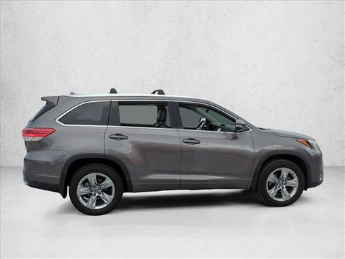 Used 2019 Toyota Highlander Limited image 4