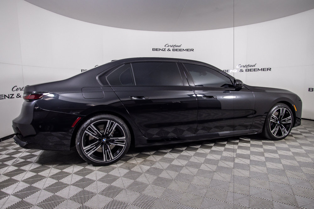 Used 2023 BMW 760i xDrive w/ Luxury Rear Seating Package AWD/4WD image 4