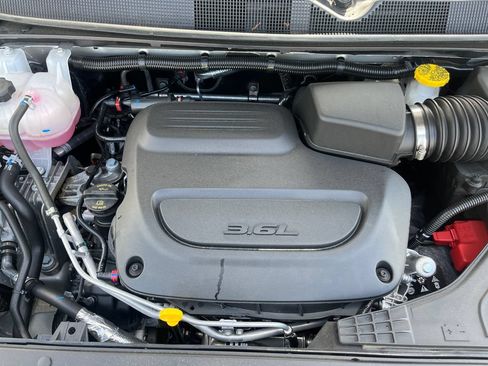 Used 2026 Chrysler Pacifica Limited FWD image 20