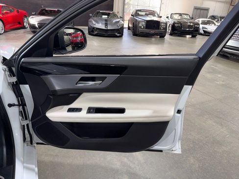 Used 2016 Jaguar XF R-Sport image 66