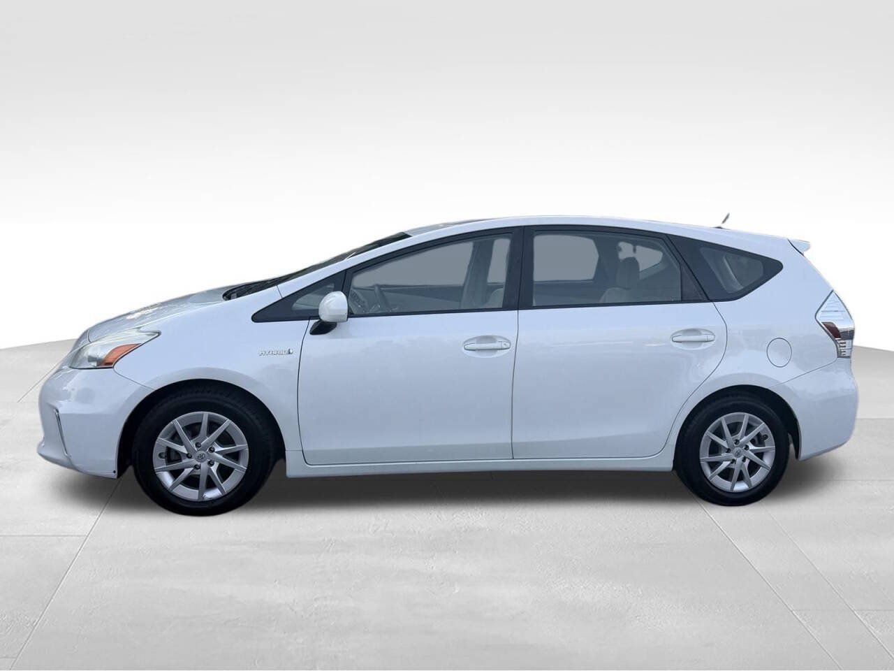 Used 2013 Toyota Prius V Two FWD image 11