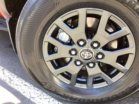 Used 2025 Toyota 4Runner SR5 AWD/4WD image 6