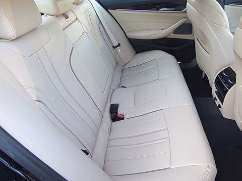 Used 2017 BMW 530i xDrive image 21