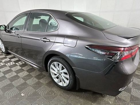 Used 2024 Toyota Camry SE FWD image 5