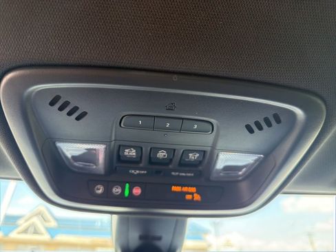 Used 2023 Chevrolet Traverse Premier AWD/4WD image 30