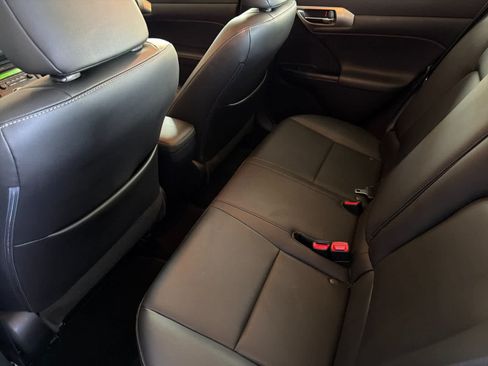 Used 2015 Lexus CT 200h w/ Seat Comfort Package FWD image 4