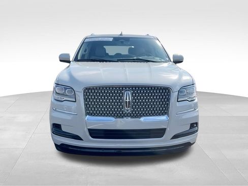 Used 2024 Lincoln Navigator Reserve AWD/4WD image 3