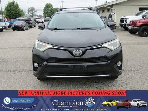 Used 2018 Toyota RAV4 XLE FWD image 2