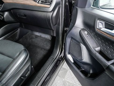 Used 2020 Ford Escape Titanium image 30