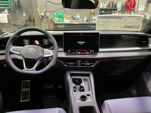 New 2026 Volkswagen Tiguan SE R-Line AWD/4WD image 13
