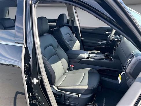 New 2026 Nissan Pathfinder SL FWD image 10