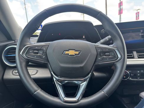 Used 2025 Chevrolet Trax LT w/ LT Convenience Package FWD image 27