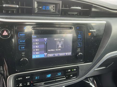 Used 2017 Toyota Corolla SE image 15