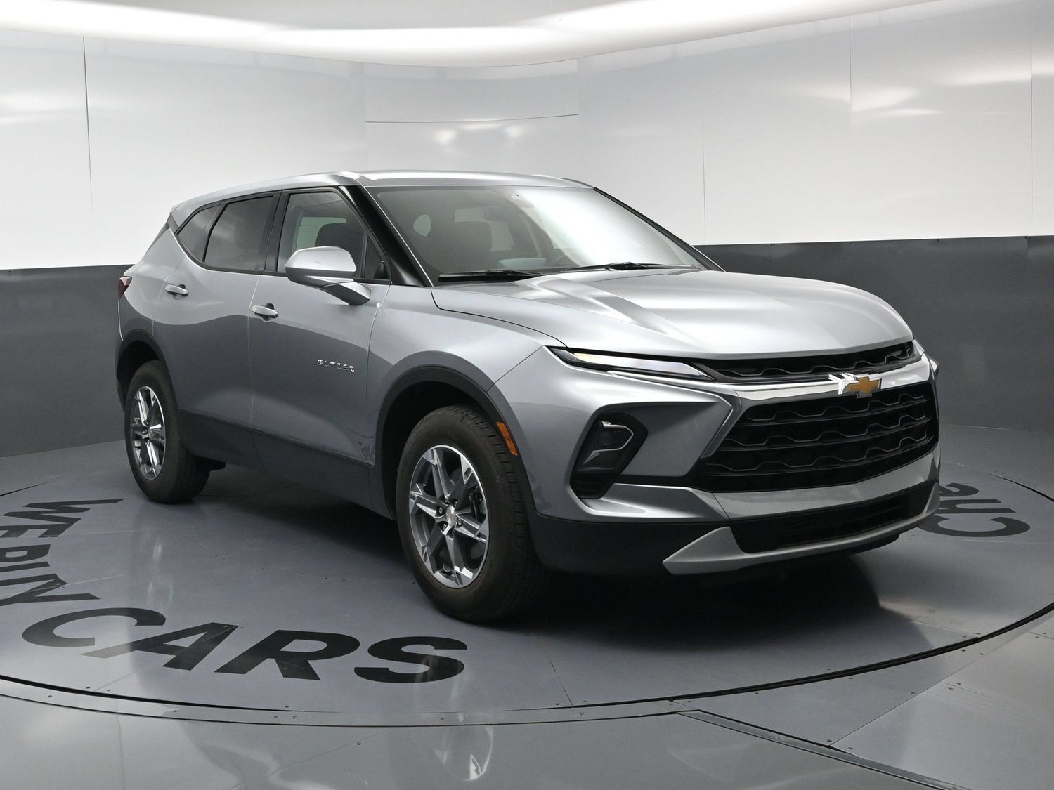 Used 2026 Chevrolet Blazer LT FWD image 2