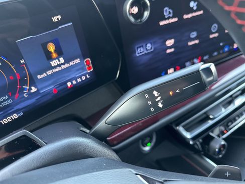 Used 2024 Chevrolet Traverse RS image 54