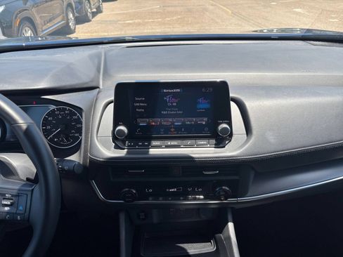 Used 2025 Nissan Rogue SV FWD image 17