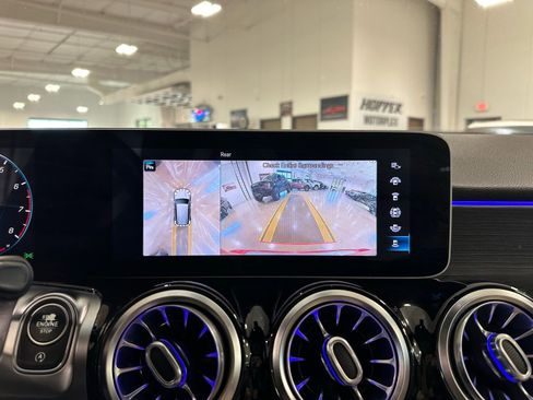 Used 2021 Mercedes-Benz GLB 250 w/ Premium Package image 34