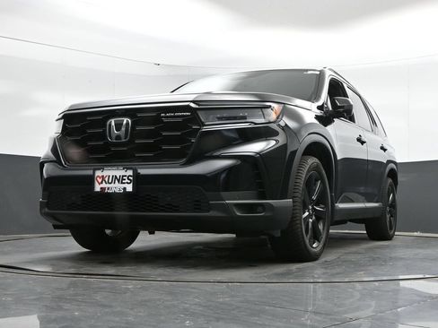 Used 2025 Honda Pilot Black Edition image 45