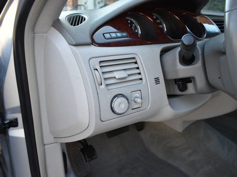 Used 2011 Buick Lucerne CX image 17