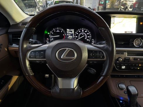 Used 2018 Lexus ES 350 w/ Navigation System Package image 19