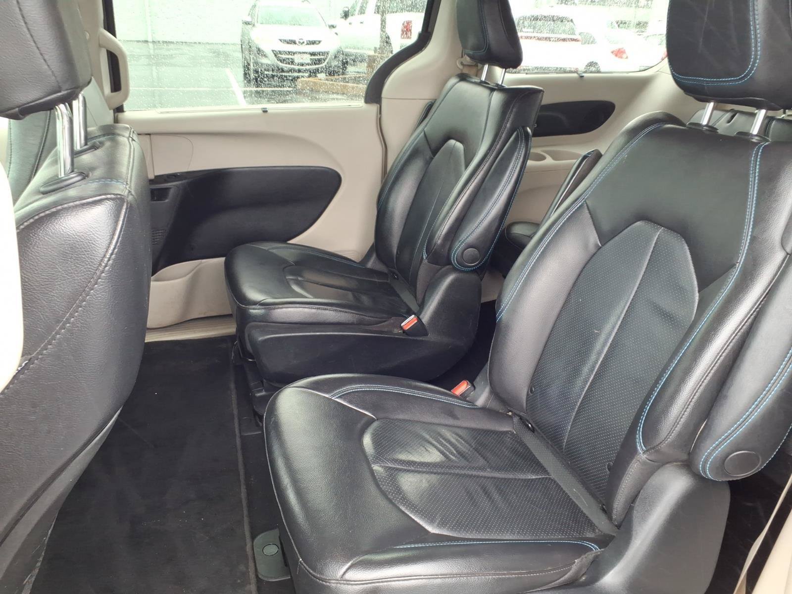 Used 2021 Chrysler Pacifica Touring-L FWD image 22