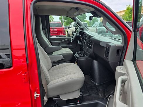 New 2026 GMC Savana 3500 LT w/ LT Preferred Equipment Group RWD image 22