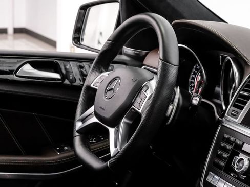Used 2016 Mercedes-Benz GL 63 AMG 4MATIC image 21