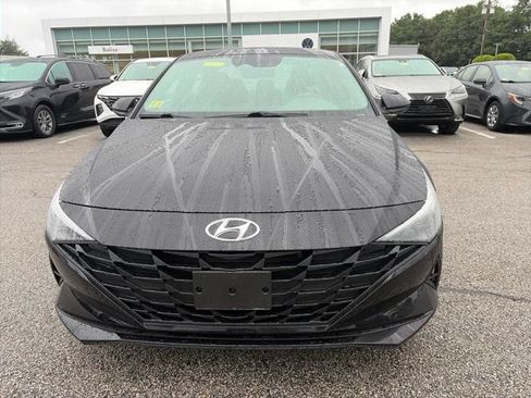 Used 2023 Hyundai Elantra SEL w/ Winter Weather Package FWD image 3