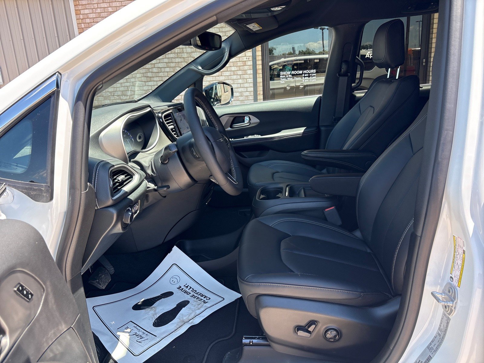 New 2027 Chrysler Pacifica Select FWD image 3