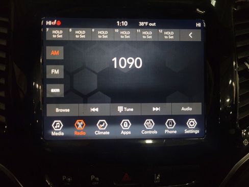 Used 2019 Jeep Cherokee Limited w/ Technology Group image 25