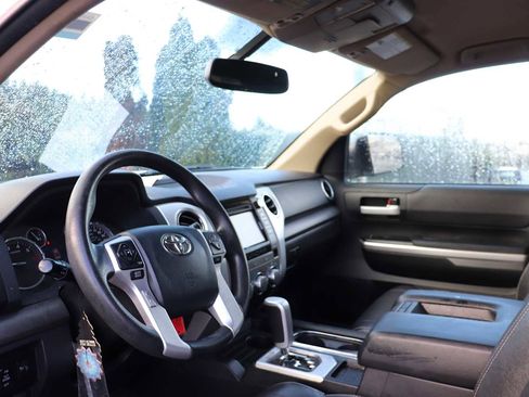 Certified 2017 Toyota Tundra SR5 image 10