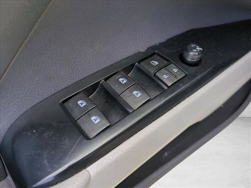 Used 2019 Toyota Camry LE image 12