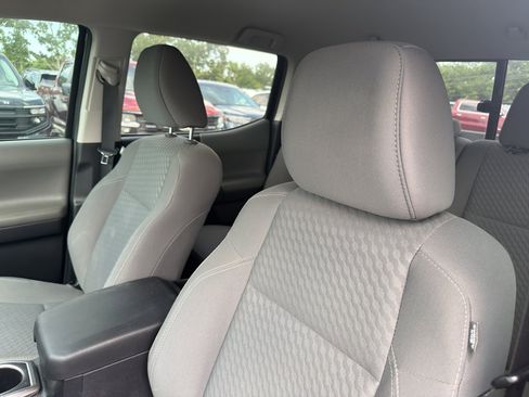 Used 2021 Toyota Tacoma SR5 w/ SR5 Appearance Package (SM) RWD image 11
