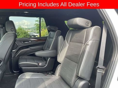 Used 2022 Cadillac Escalade Premium Luxury AWD/4WD image 19