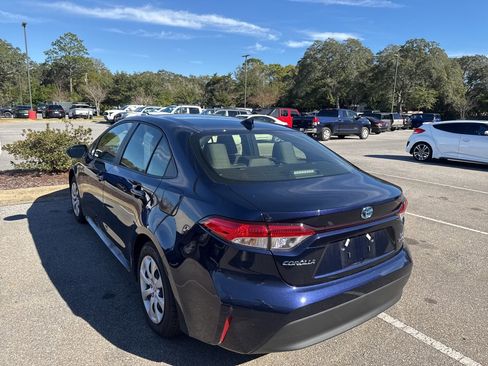 Used 2025 Toyota Corolla LE image 9