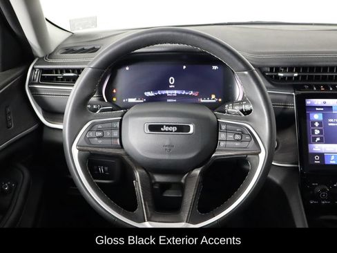 Used 2023 Jeep Grand Cherokee Limited w/ Black Appearance Package AWD/4WD image 7