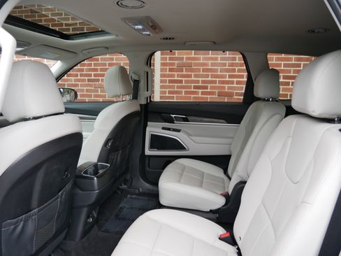 Used 2021 Kia Telluride EX w/ EX Premium Package AWD/4WD image 10