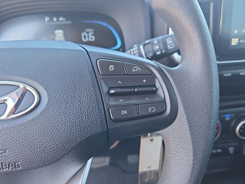 Used 2025 Hyundai Venue SE image 17