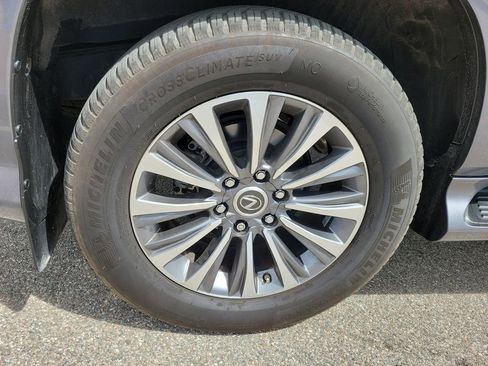 Used 2023 Lexus GX 460 Luxury w/ Accessory Package AWD/4WD image 6
