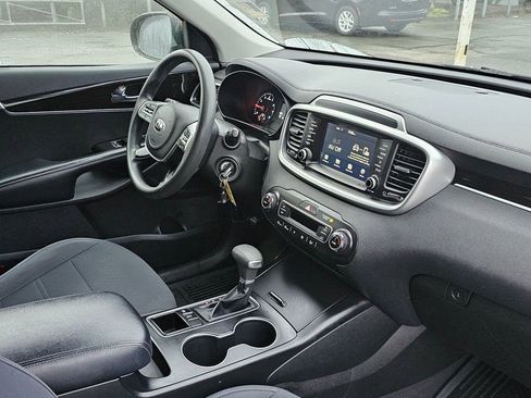 Used 2019 Kia Sorento AWD V6 image 10
